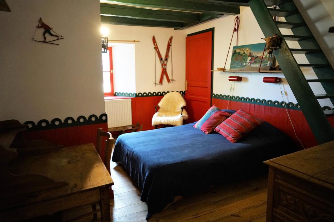 Les Chambres Du Logis Du Chatelier Bressuire Buitenkant foto